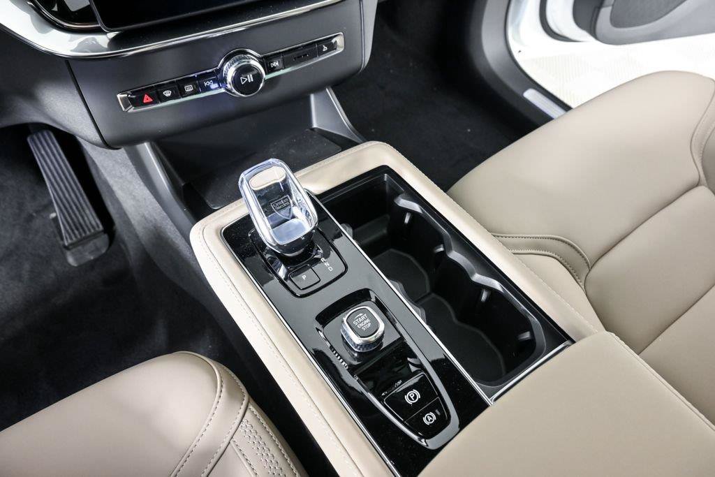 New 2026 Volvo XC90 T8 Plus w/ Protection Package Premier AWD/4WD image 17