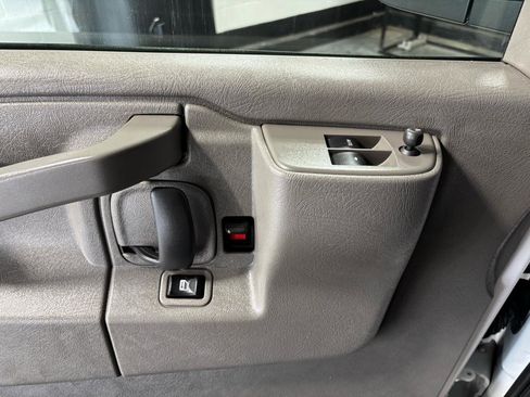 Used 2021 GMC Savana 2500 w/ Driver Convenience Package RWD image 21