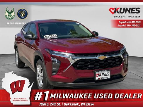 Used 2025 Chevrolet Trax LS FWD image 1