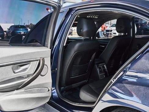 Used 2018 BMW 320i Sedan RWD image 15