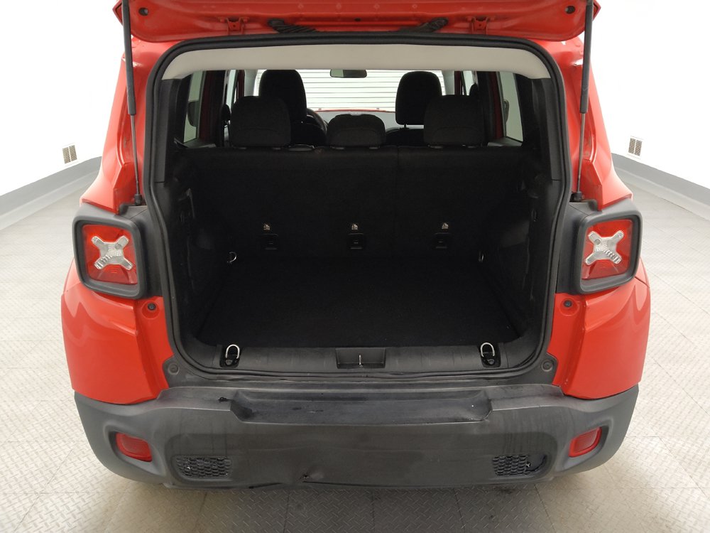 Used 2020 Jeep Renegade Latitude FWD image 29