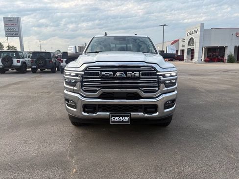 Used 2025 RAM 2500 Laramie AWD/4WD image 2