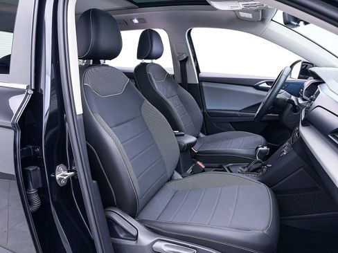 Used 2023 Volkswagen Taos SE w/ Panoramic Sunroof Package FWD image 33