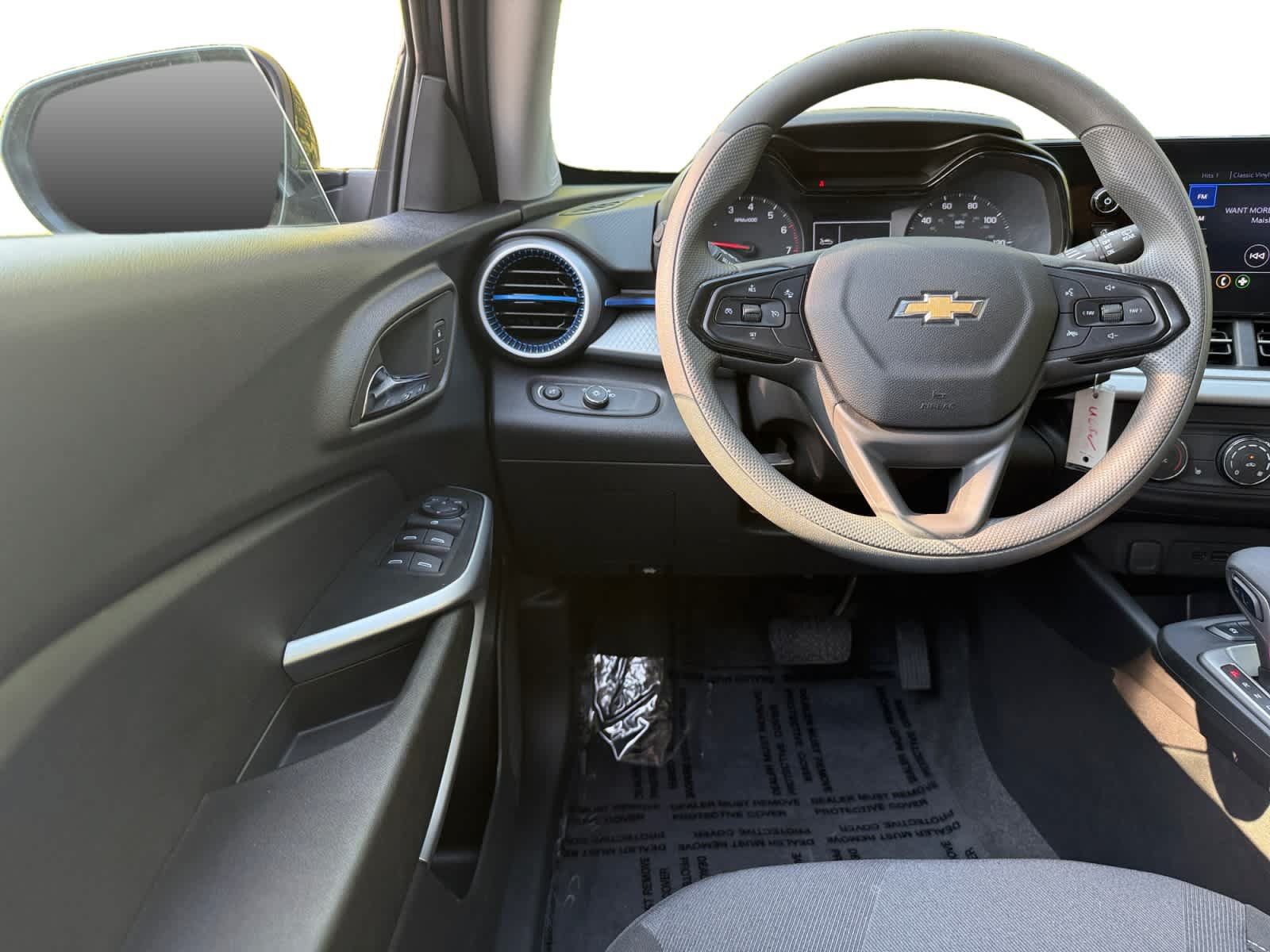 Used 2026 Chevrolet Trax LS w/ LS Convenience Package FWD image 21