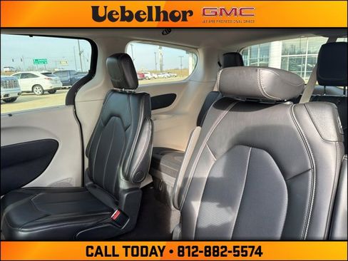 Used 2024 Chrysler Pacifica Touring-L image 20