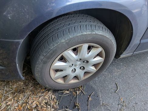 Used 2008 Chrysler Town & Country LX image 6