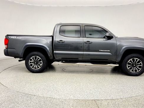 Used 2017 Toyota Tacoma TRD Sport w/ Premium & Technology Package image 4