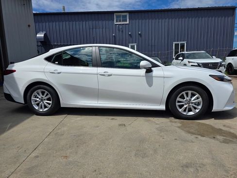 Used 2026 Toyota Camry LE w/ Convenience Package FWD image 4