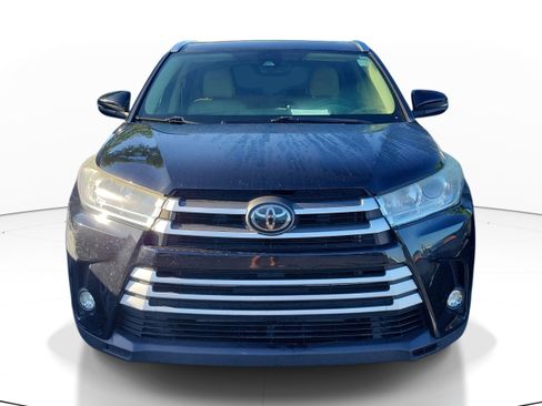Used 2019 Toyota Highlander XLE image 2
