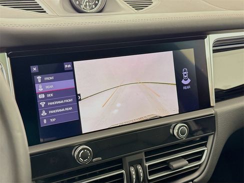 Used 2025 Porsche Macan image 20