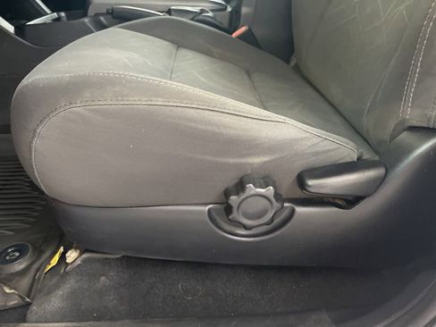 Used 2017 Toyota Tacoma TRD Off-Road w/ Premium & Technology Package AWD/4WD image 51