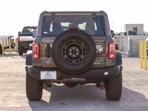 New 2026 Ford Bronco Badlands w/ Sasquatch Package AWD/4WD image 5