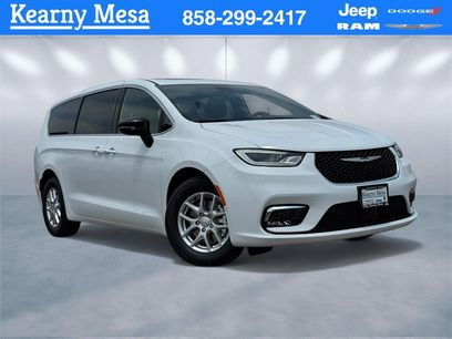New 2025 Chrysler Pacifica Select