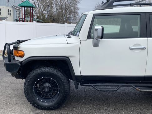 Used 2012 Toyota FJ Cruiser 4WD w/ Convenience Pkg image 2