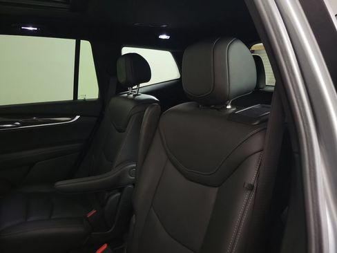 Used 2024 Cadillac XT6 Sport w/ Technology Package AWD/4WD image 11