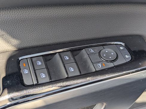 New 2025 Nissan Pathfinder SL image 33