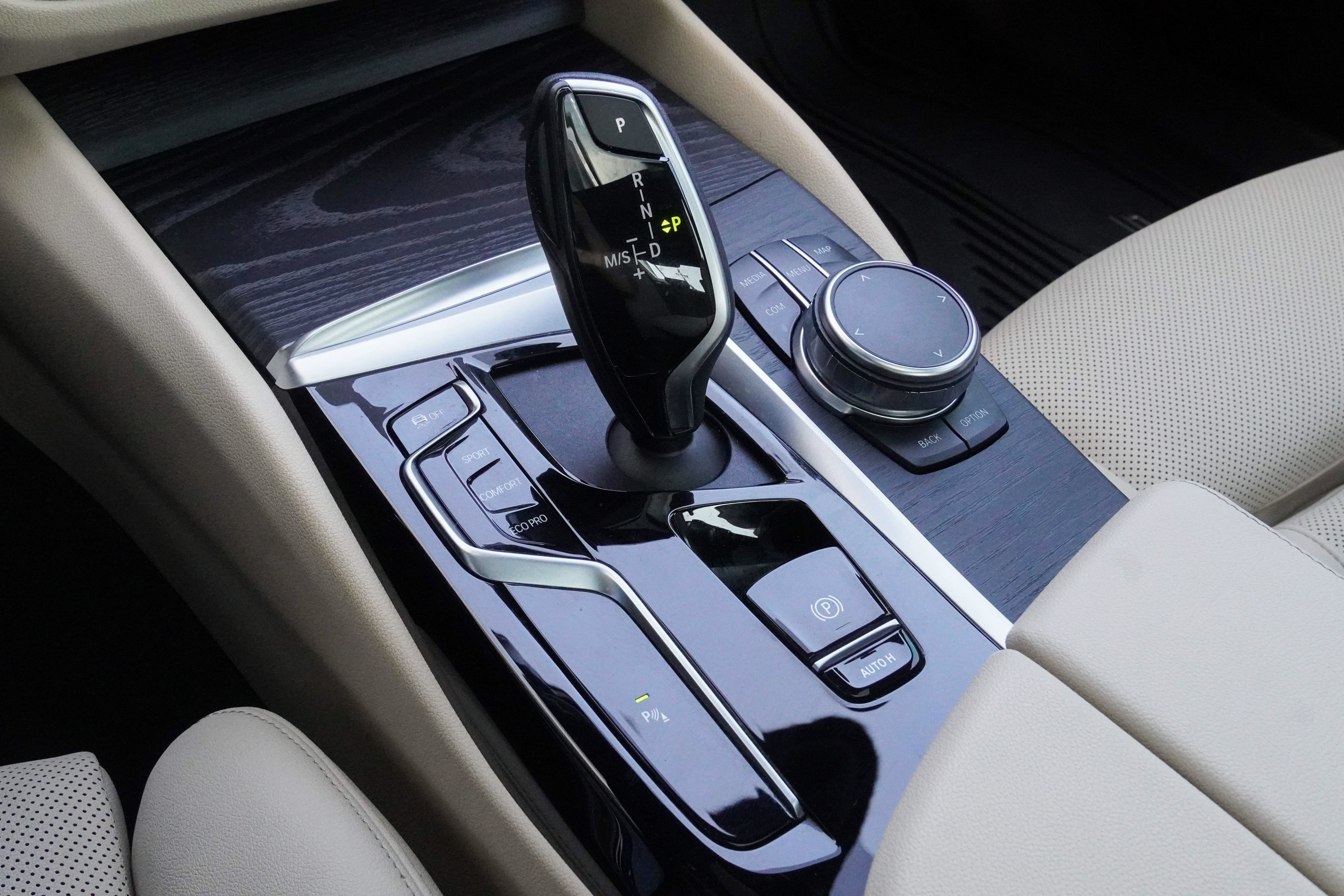 Used 2023 BMW 530i w/ Premium Package RWD image 29