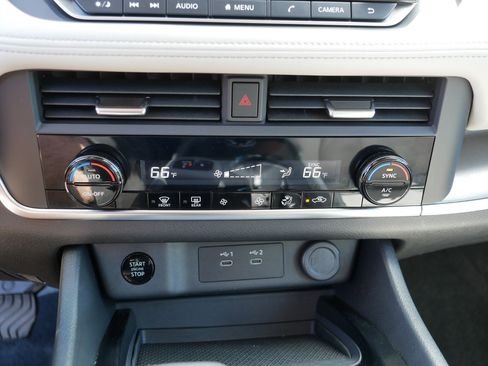 Used 2025 Nissan Rogue SV AWD/4WD image 23