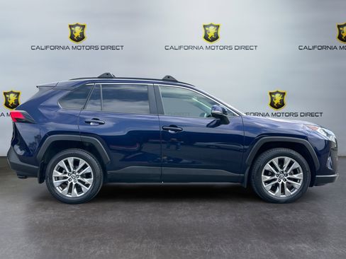 Used 2021 Toyota RAV4 XLE Premium image 4