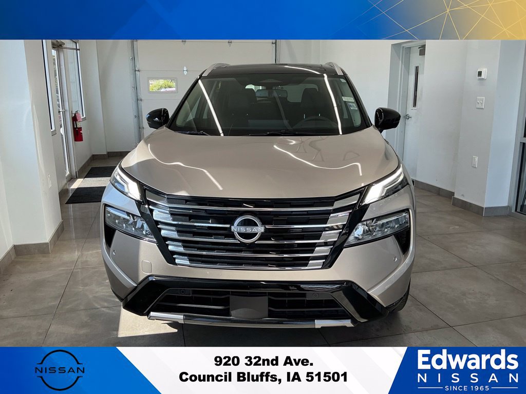 Used 2025 Nissan Rogue Platinum w/ Tech Package AWD/4WD image 3