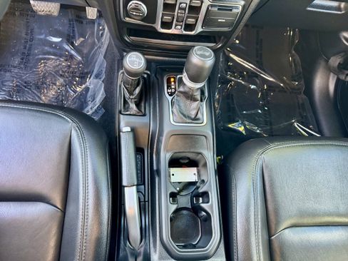 Used 2021 Jeep Wrangler Unlimited Sahara AWD/4WD image 18