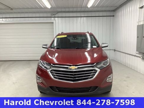 Used 2018 Chevrolet Equinox Premier image 2
