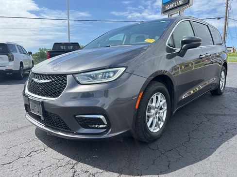 Used 2021 Chrysler Pacifica Touring-L w/ Premium & Safety Sphere Group FWD image 1