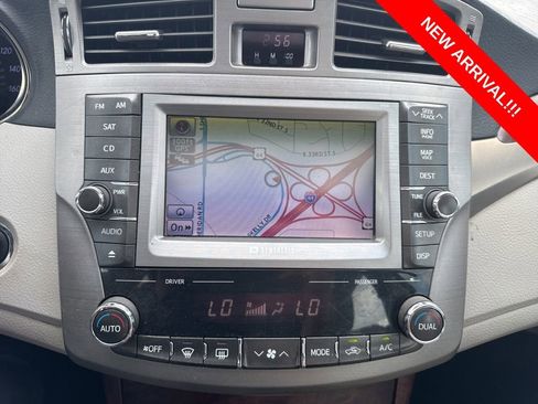 Used 2011 Toyota Avalon Limited image 9