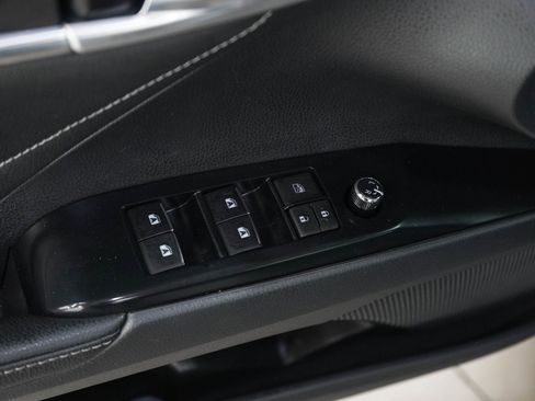 Used 2018 Toyota Camry XSE FWD image 18