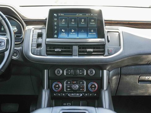Used 2024 Chevrolet Suburban Premier RWD image 16