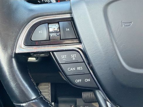 Used 2022 Lincoln Nautilus Reserve w/ Luxury Package AWD/4WD image 12