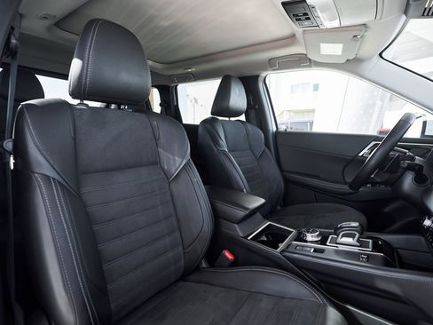 Used 2024 Mitsubishi Outlander Ralliart image 25