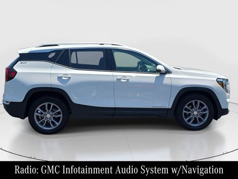 Used 2023 GMC Terrain SLT w/ Infotainment Package II FWD image 4