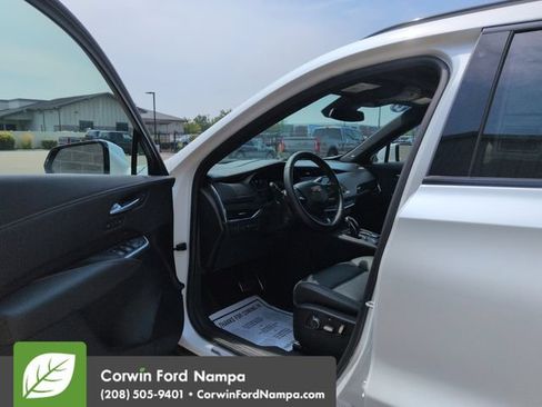 Used 2023 Cadillac XT4 Sport w/ Sun And Sound Package AWD/4WD image 9