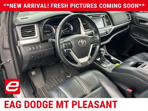 Used 2017 Toyota Highlander SE FWD image 7