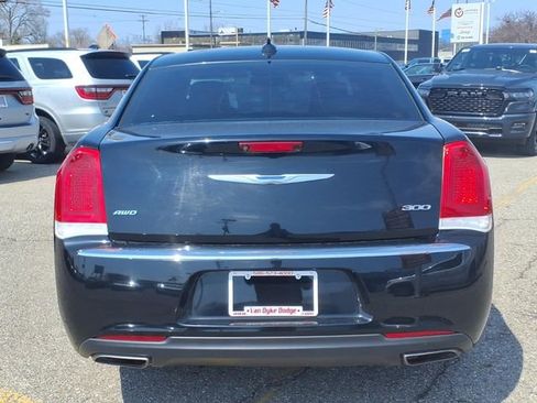Used 2018 Chrysler 300 Limited AWD/4WD image 6
