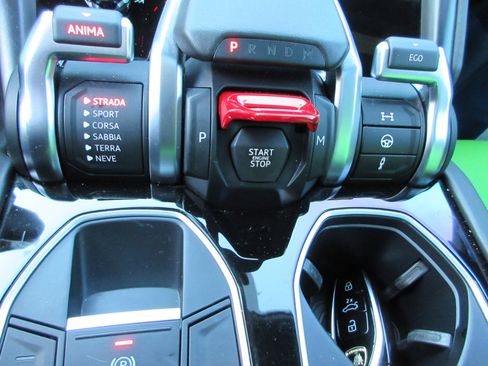 Used 2022 Lamborghini Urus image 61