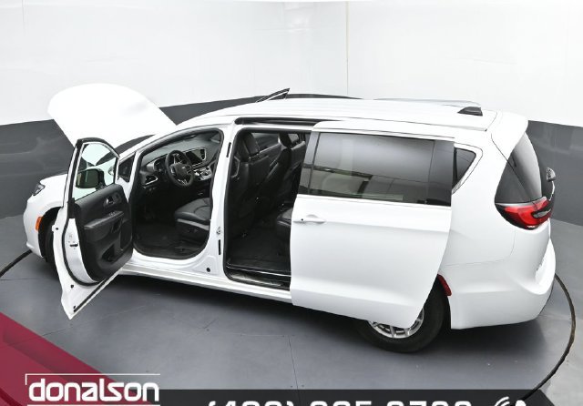 Used 2025 Chrysler Pacifica Select FWD image 28