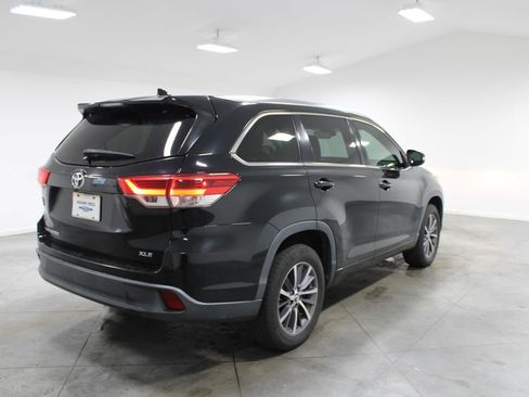 Used 2017 Toyota Highlander XLE image 9