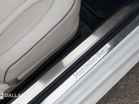 Used 2020 Mercedes-Benz S 560 Cabriolet image 32