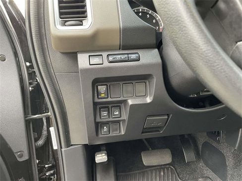 Used 2022 Nissan Frontier SV w/ Technology Package image 21