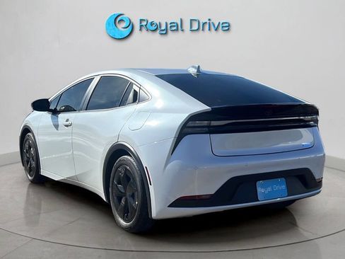 Used 2023 Toyota Prius Prime SE 4dr Hatchback image 4