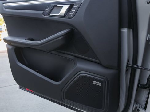 New 2025 Porsche Macan image 30