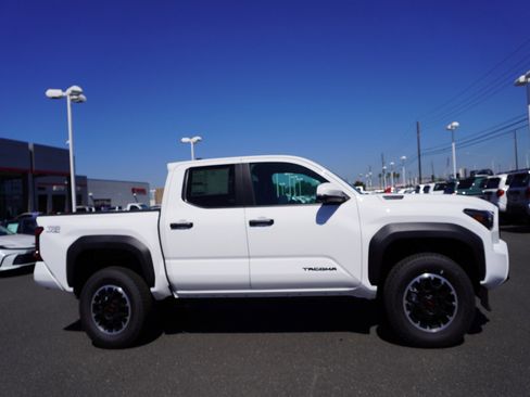 New 2026 Toyota Tacoma TRD Off-Road image 4