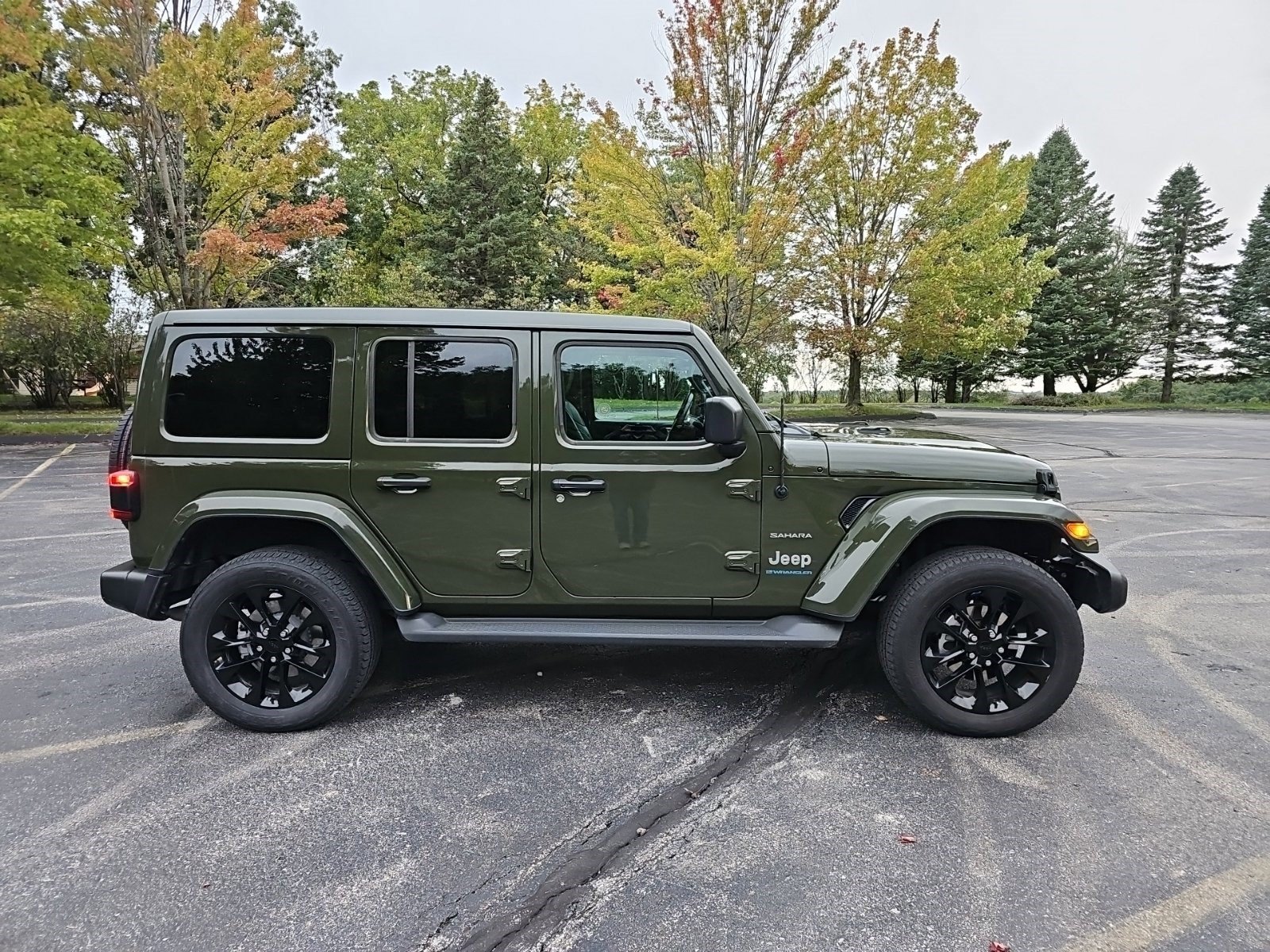 Used 2023 Jeep Wrangler Unlimited Sahara w/ Cold Weather Group AWD/4WD image 5