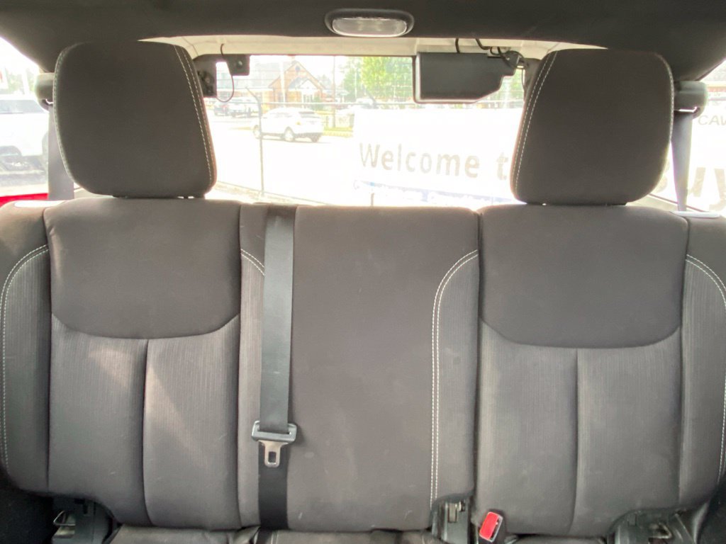 Used 2013 Jeep Wrangler Unlimited Sahara w/ Dual Top Group AWD/4WD image 26