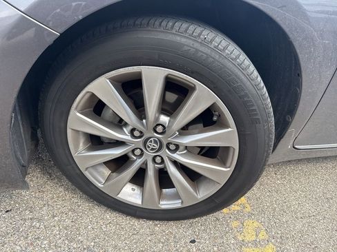 Used 2016 Toyota Camry XLE w/ Advanced Technology Package image 19