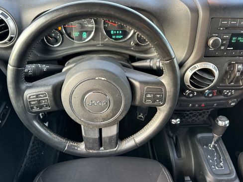 Used 2018 Jeep Wrangler Unlimited Sahara w/ Connectivity Group image 14
