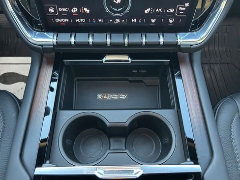 Used 2025 GMC Yukon XL Denali w/ Sun & Power Step Package image 7