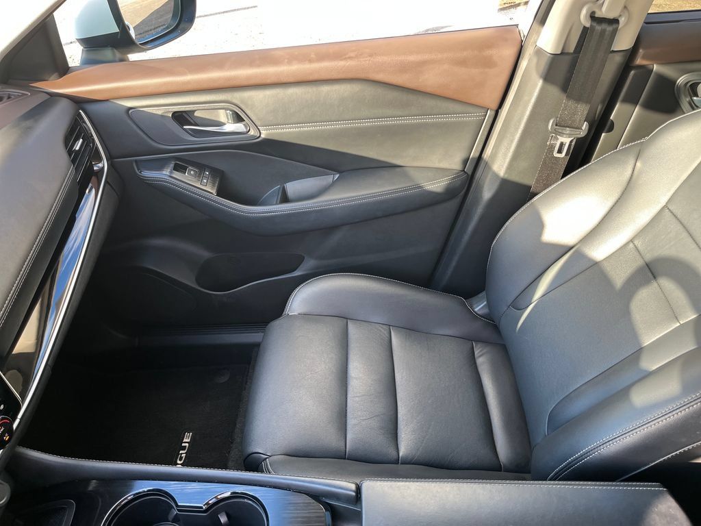 Used 2023 Nissan Rogue SL w/ SL Premium Package FWD image 17